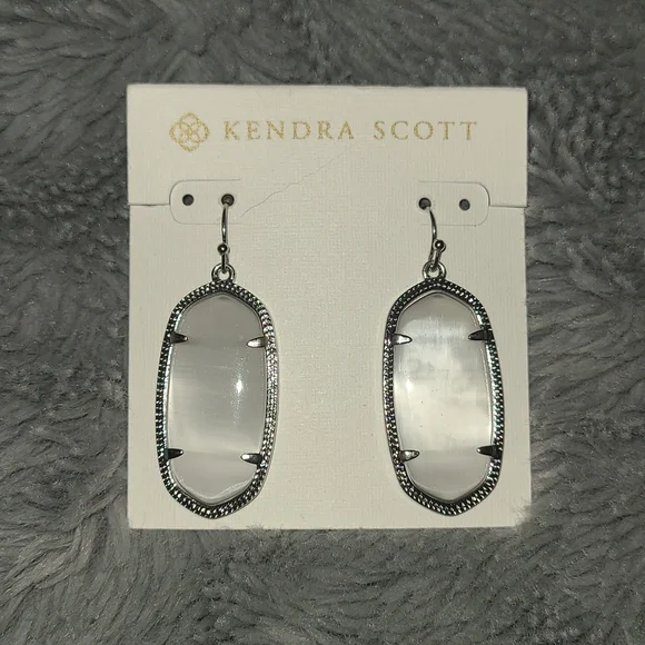 New Kendra Scott earrings - Picture 1 of 1